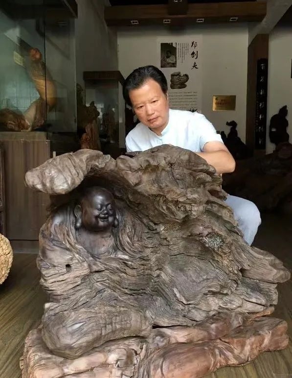 郑剑夫大师荣获“第八届中国工艺美术大师”称号